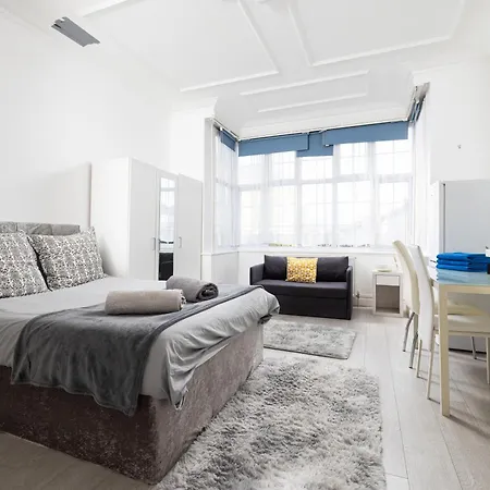 Bright Studio On Golders Green Road London Exterior photo
