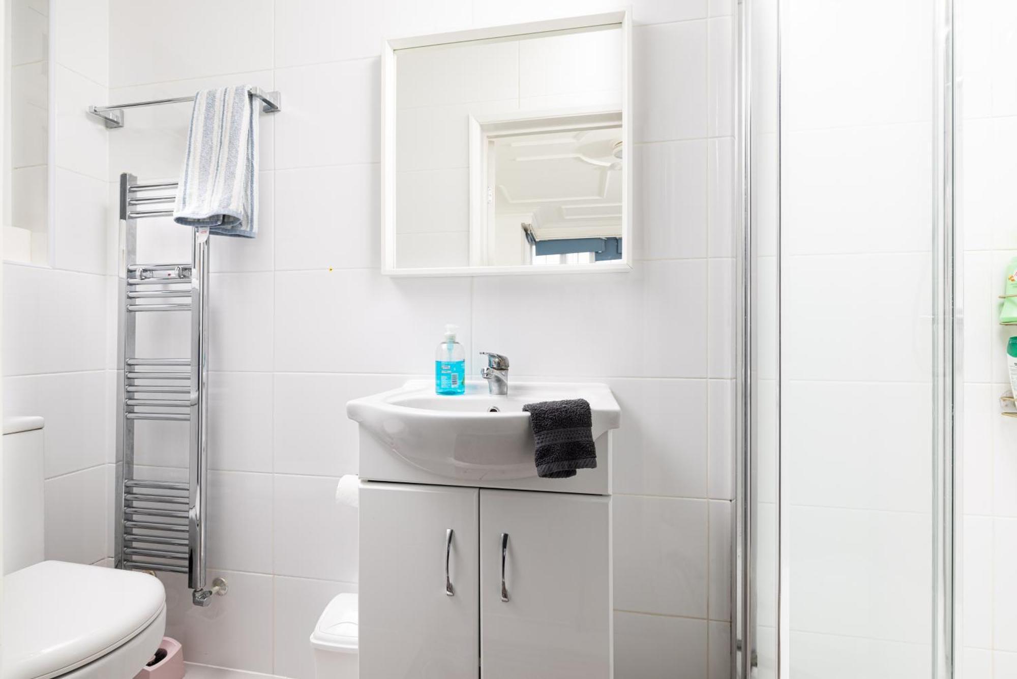 Apartment Bright On Golders Road London