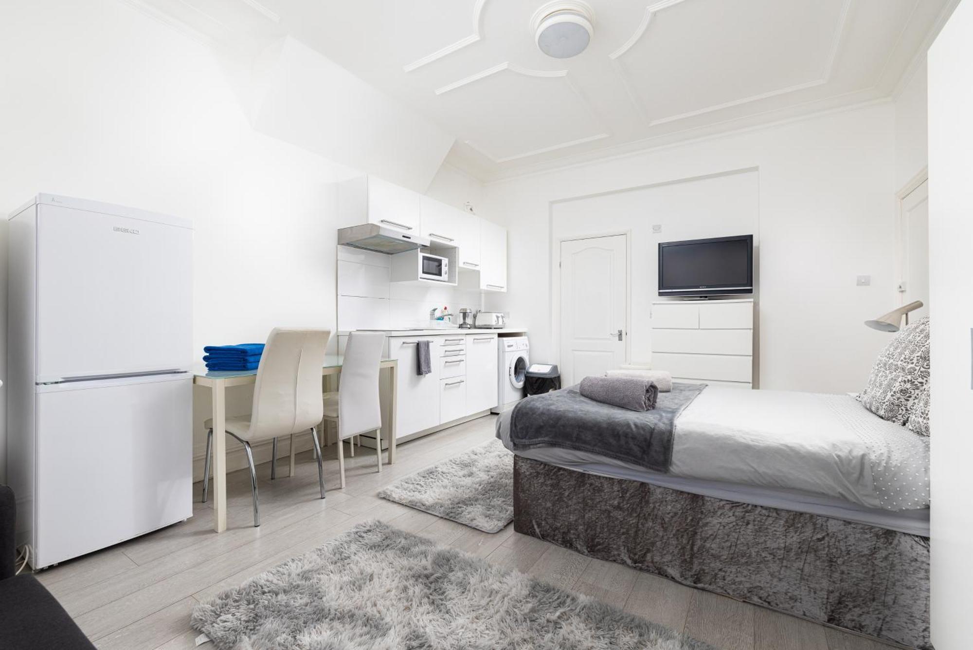 Apartment Bright On Golders Road *
